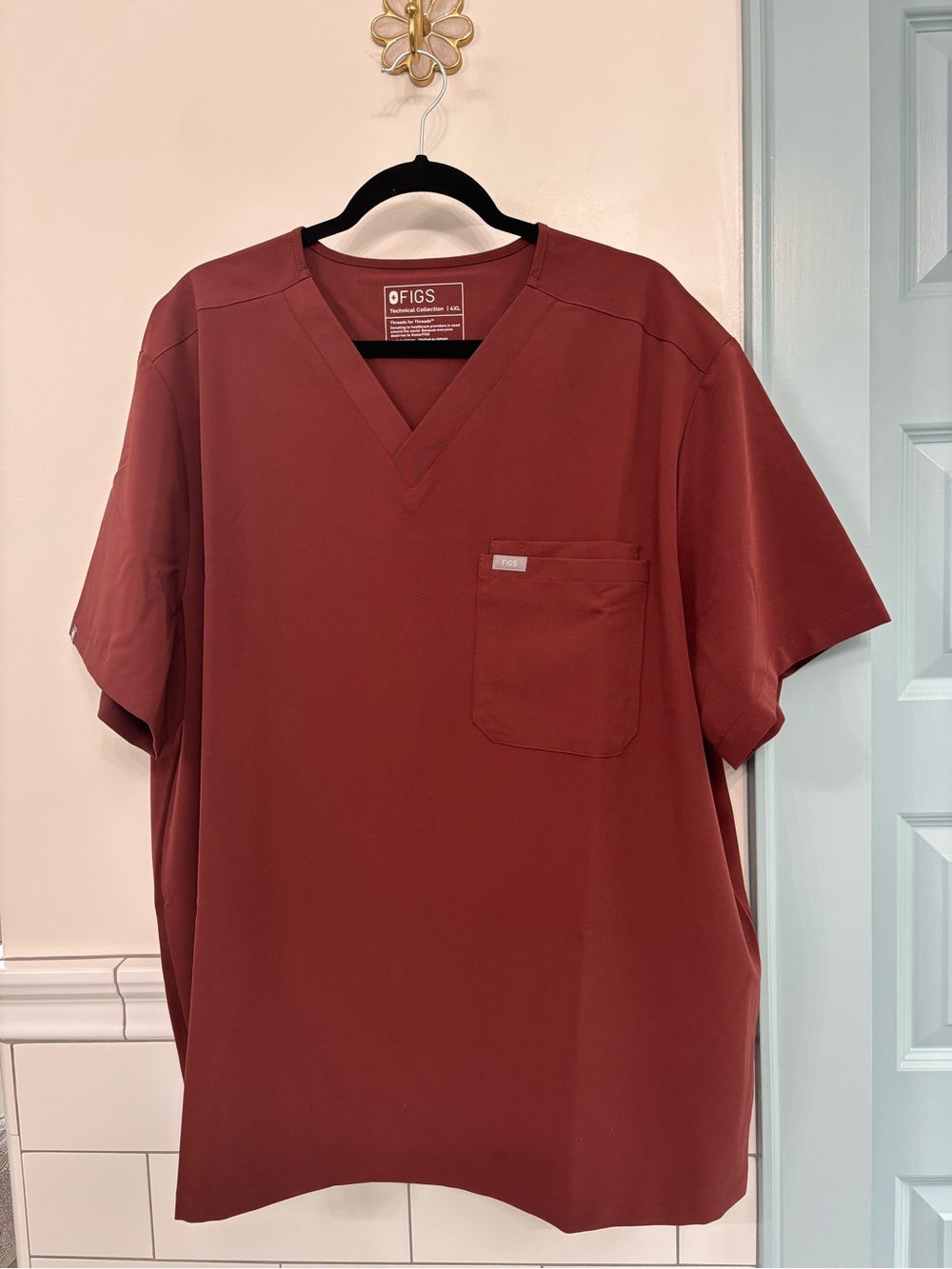 Figs Mens 4X Leon Three Pocket Scrub Top Burgundy Red Technical Collection 4XL - Picture 2 of 11